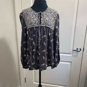 Matilda Jane Women's Floral V-Neck Blouse Gray Long Sleeve Size small (#284)